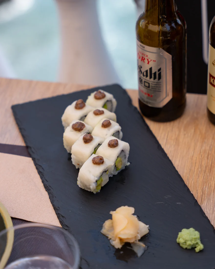 Rolls servidos en la mesa de Nama